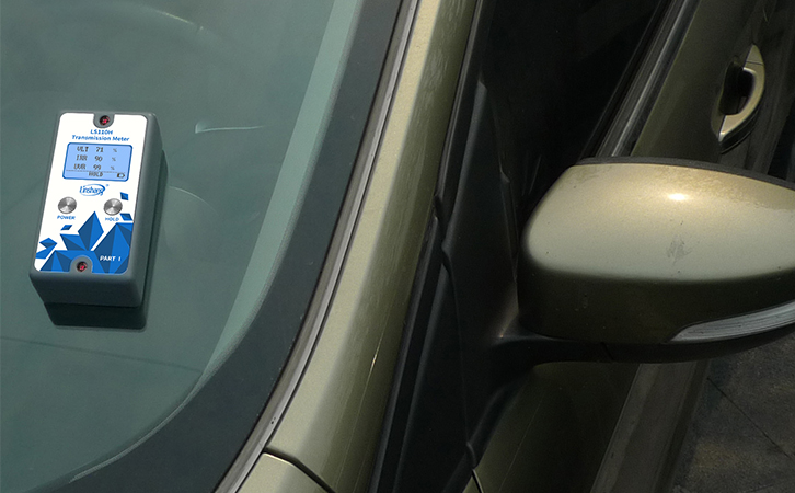 分體式太陽(yáng)膜測(cè)試儀測(cè)汽車