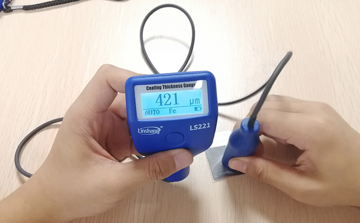 林上LS221膜厚測(cè)試儀檢測(cè)調(diào)零板上標(biāo)準(zhǔn)片的厚度 林上LS221膜厚測(cè)試儀檢測(cè)調(diào)零板上標(biāo)準(zhǔn)片的厚度